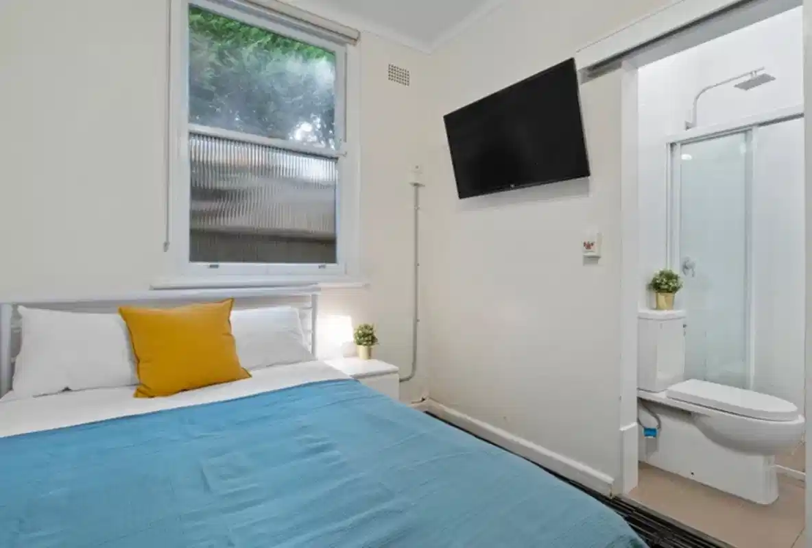 Room 1 (Studio) - Bedroom?w=400&h=260&fit=crop&q=40&auto=format&trim=auto