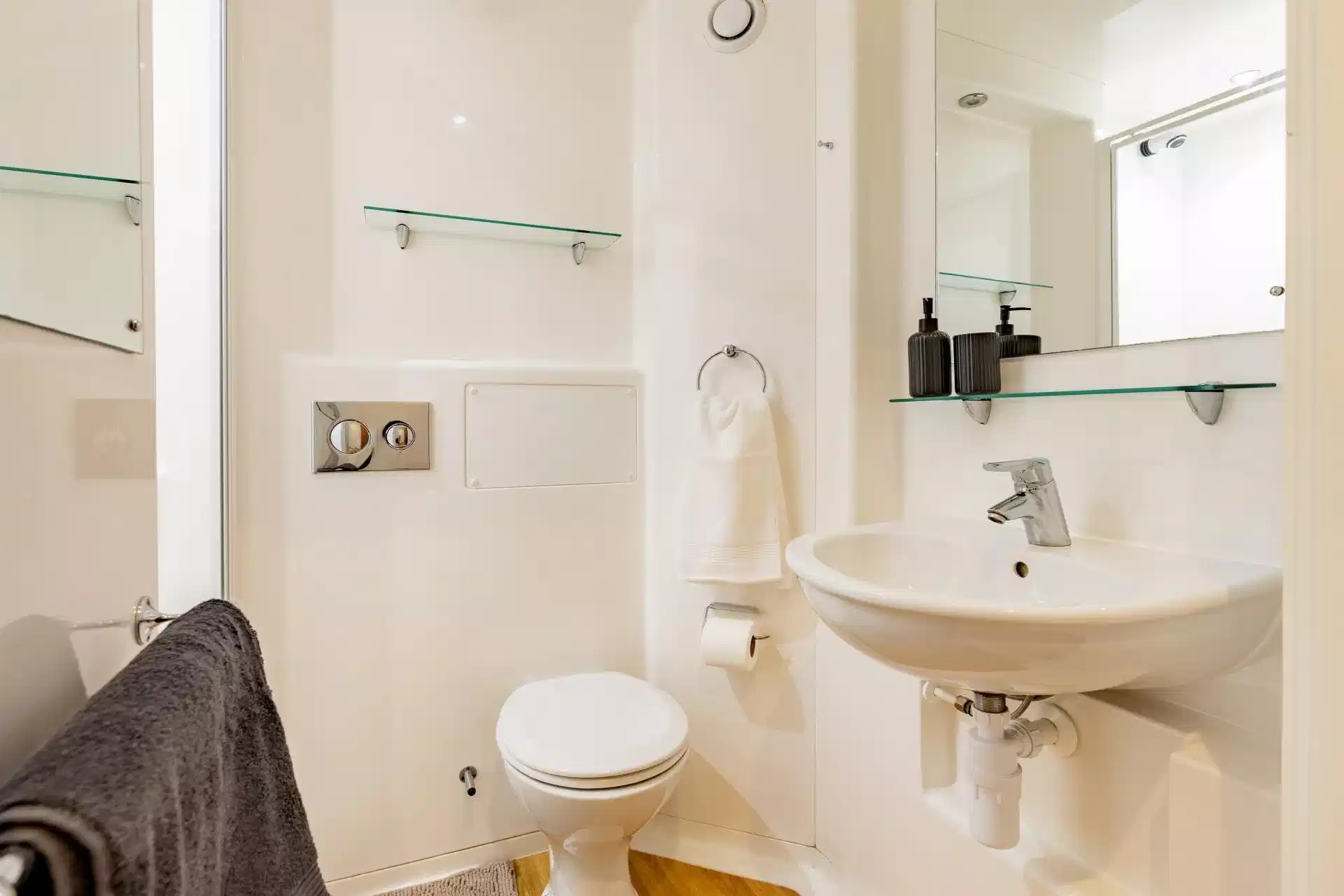 Amenities?w=400&h=260&fit=crop&q=40&auto=format&trim=auto