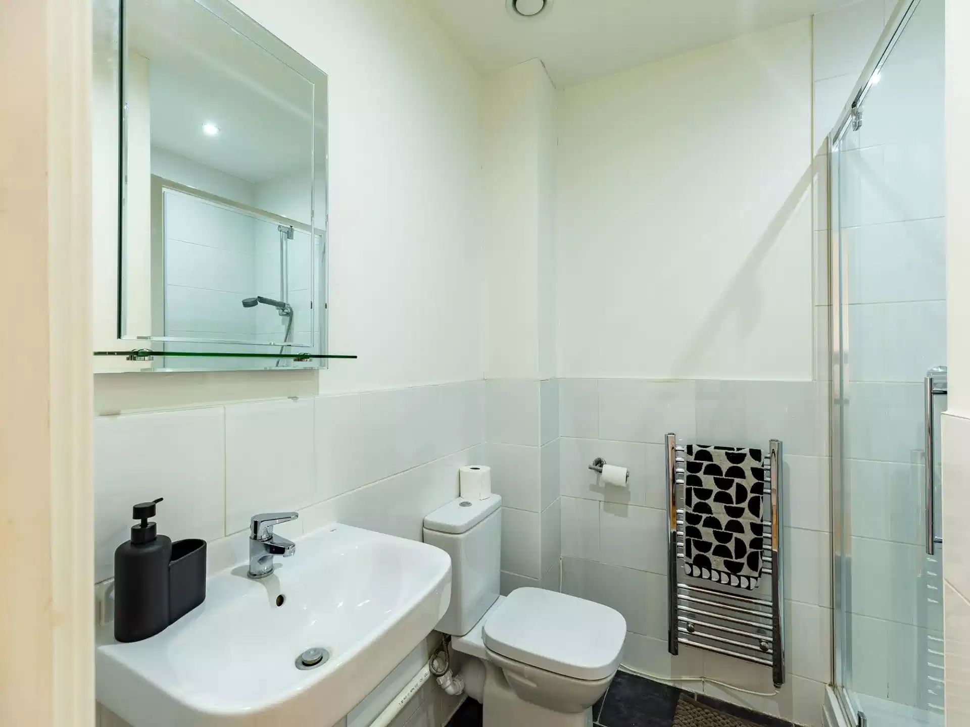 Common Area?w=400&h=260&fit=crop&q=40&auto=format&trim=auto