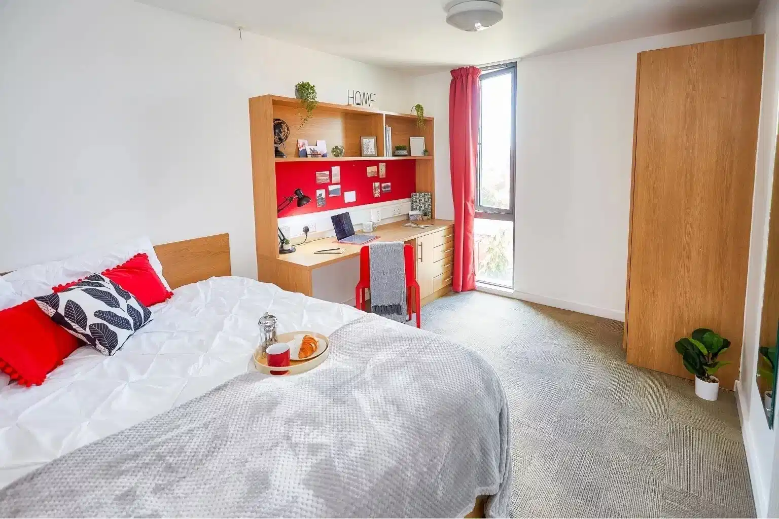 Common Area?w=400&h=260&fit=crop&q=40&auto=format&trim=auto