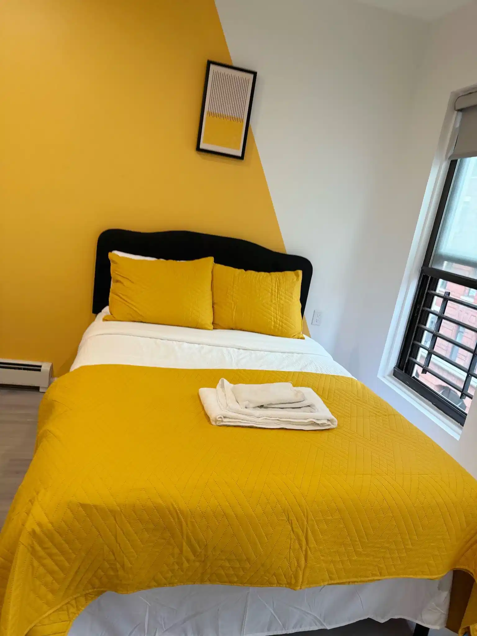 Exterior?w=400&h=260&fit=crop&q=40&auto=format&trim=auto