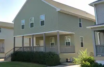 1008 S Oak St-201, Champaign - Champaign, Illinois, United States - Exterior