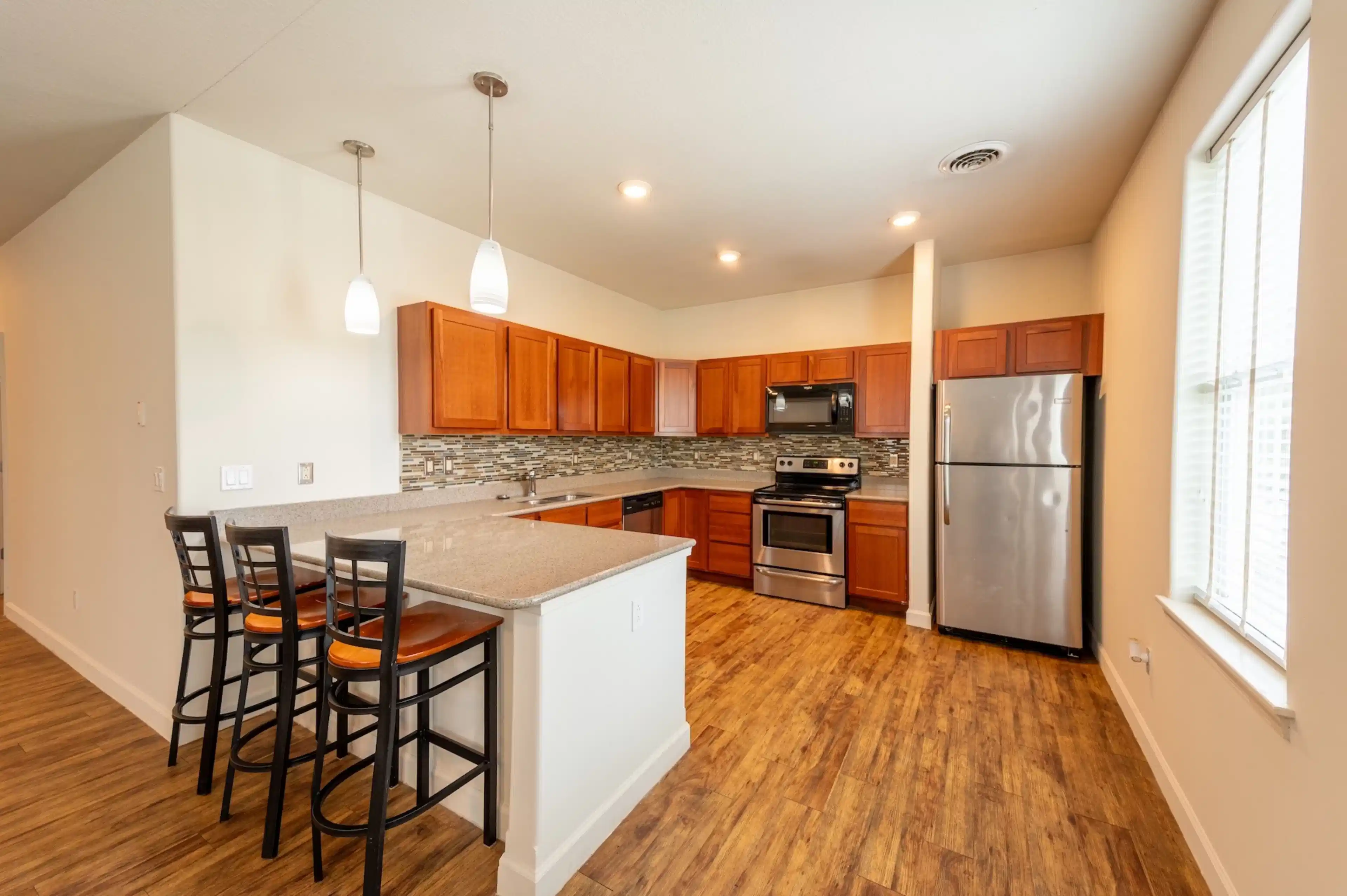 5 Bedroom 3 Bathroom - Common Area?w=400&h=260&fit=crop&q=40&auto=format&trim=auto