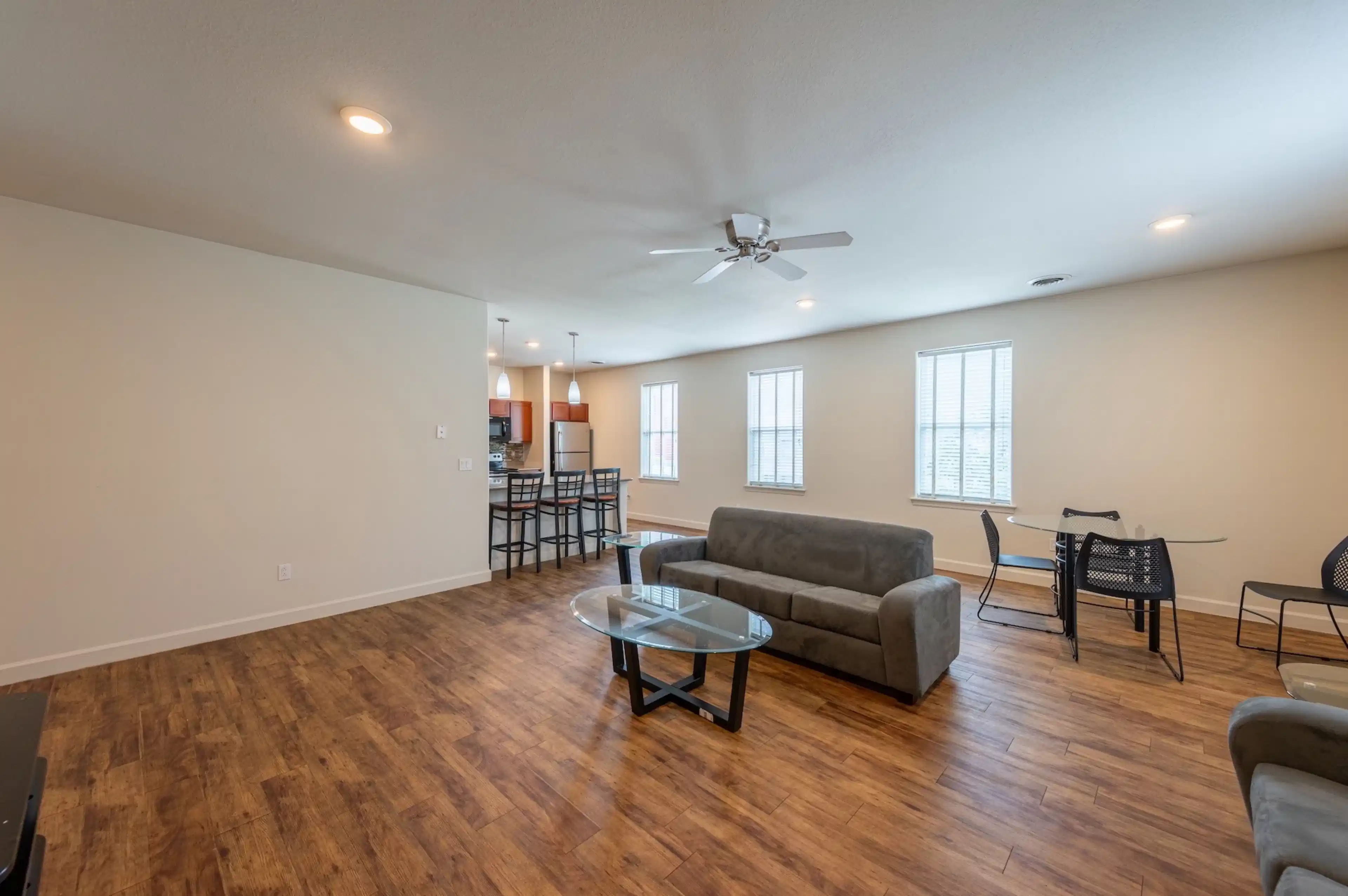 1008 S Oak St-201, Champaign - Champaign, Illinois, United States - 5 Bedroom 3 Bathroom - Common Area