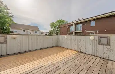 913 S Locust St, Champaign - Champaign, Illinois, United States - Exterior