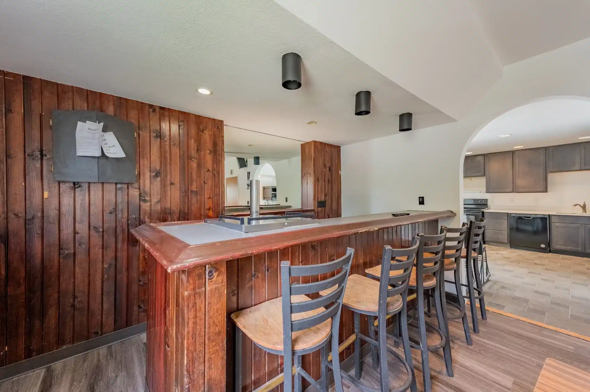 10 Bedrooms 3 Bathrooms - Bedroom?w=400&h=260&fit=crop&q=40&auto=format&trim=auto