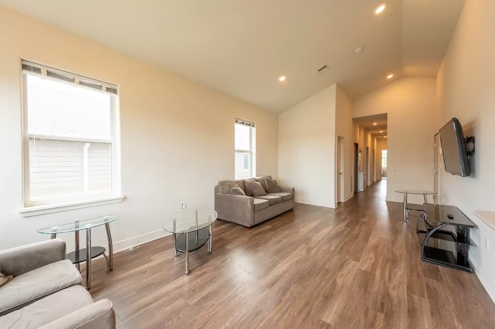 4 Bedrooms 2.5 Bathrooms - Bedroom?w=400&h=260&fit=crop&q=40&auto=format&trim=auto