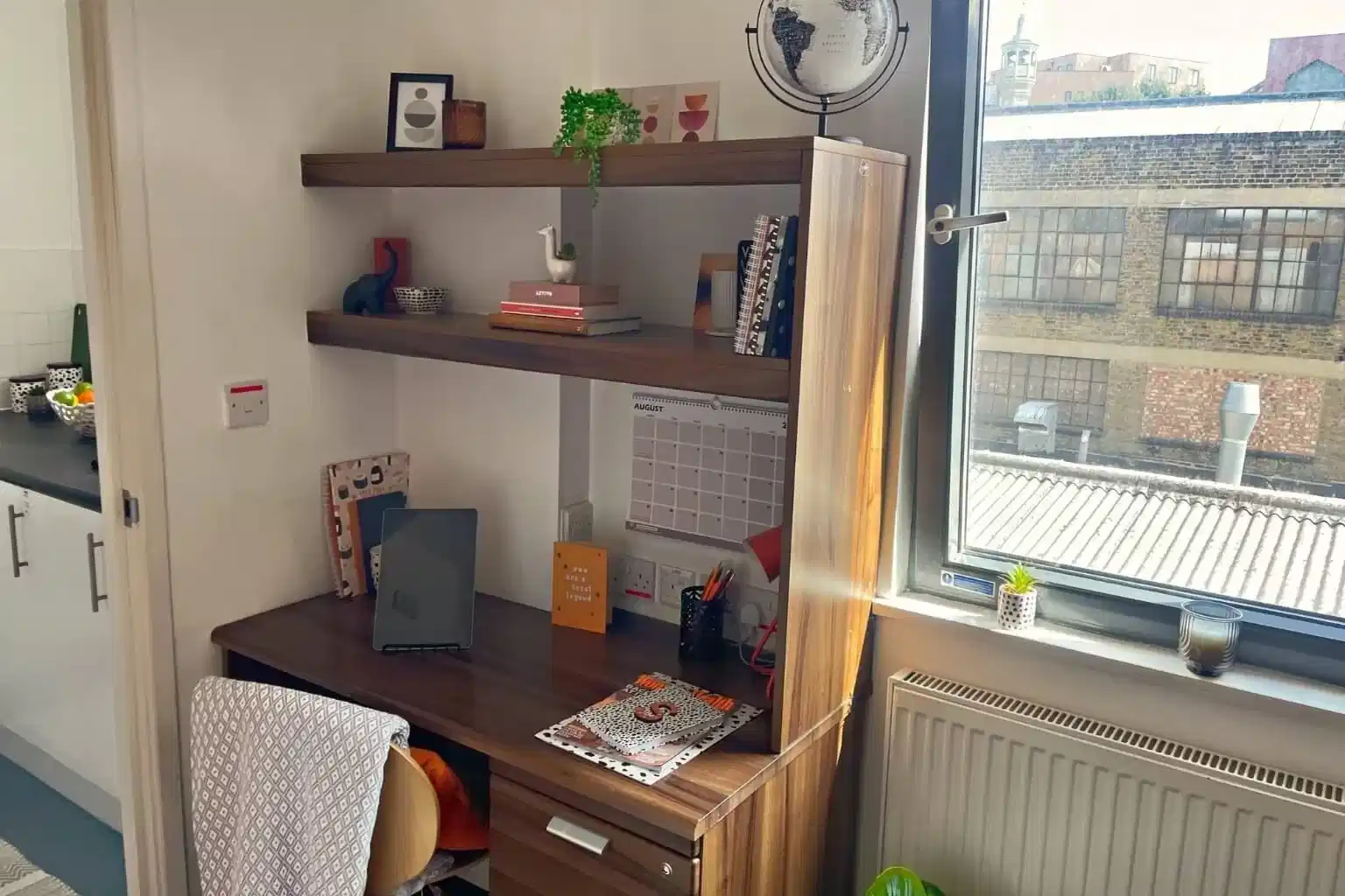 Standard Ensuite - Amenities?w=400&h=260&fit=crop&q=40&auto=format&trim=auto