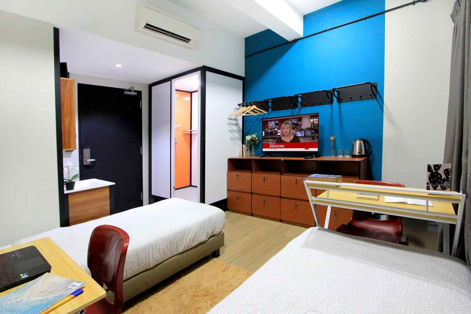 Kitchen?w=400&h=260&fit=crop&q=40&auto=format&trim=auto