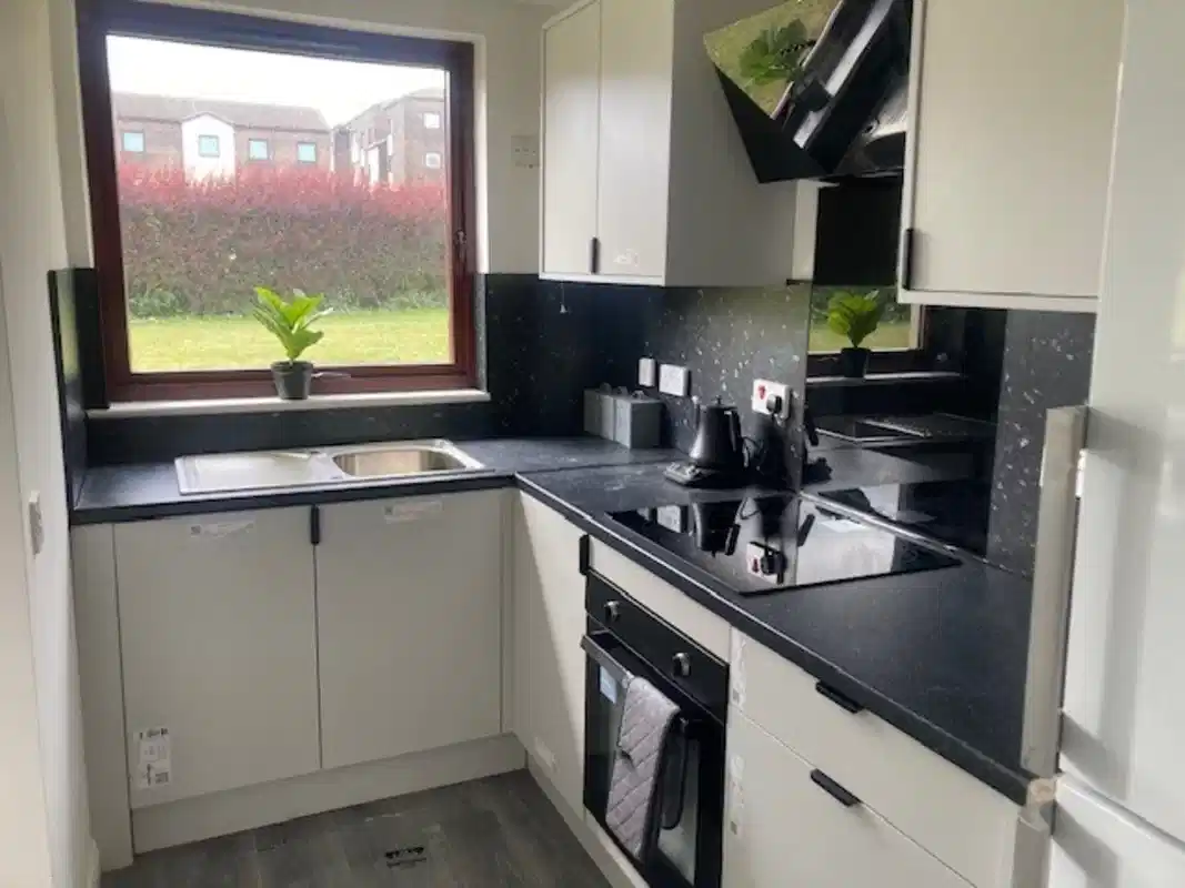 Exterior?w=400&h=260&fit=crop&q=40&auto=format&trim=auto