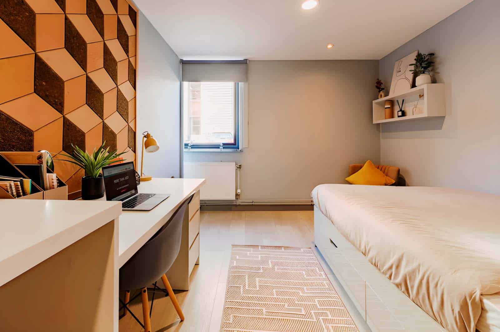 Common Area?w=400&h=260&fit=crop&q=40&auto=format&trim=auto