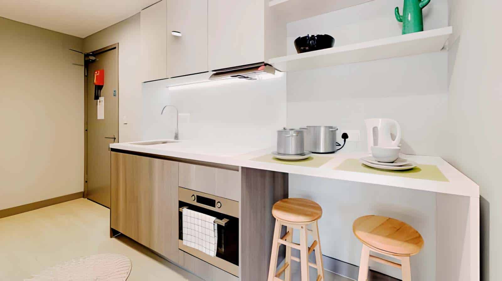 Common Area?w=400&h=260&fit=crop&q=40&auto=format&trim=auto