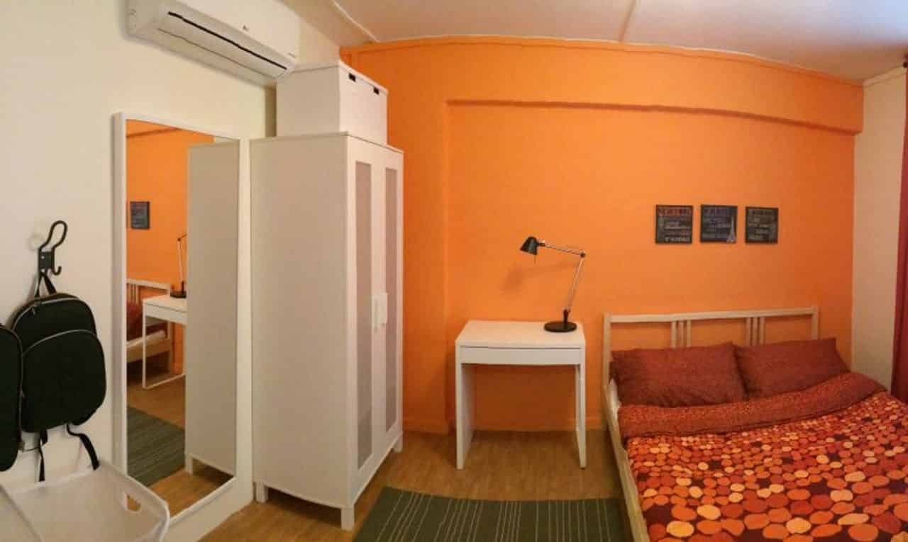 Bathroom?w=400&h=260&fit=crop&q=40&auto=format&trim=auto