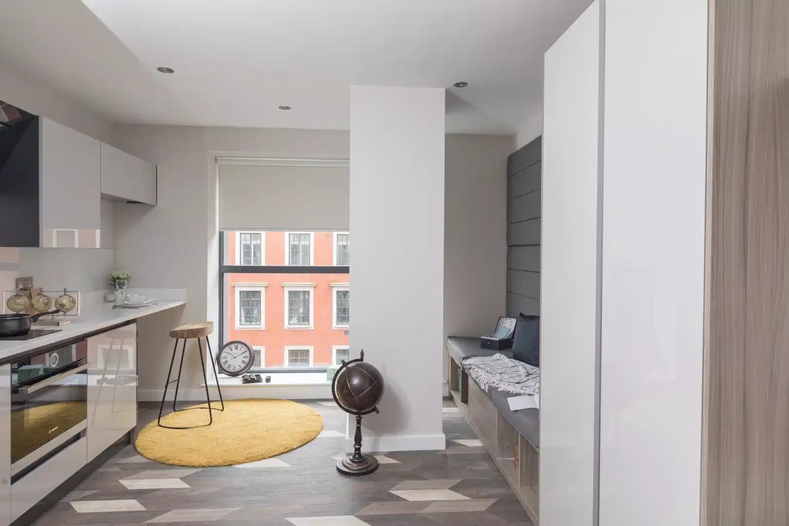 Exterior?w=400&h=260&fit=crop&q=40&auto=format&trim=auto