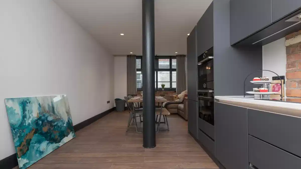 Exterior?w=400&h=260&fit=crop&q=40&auto=format&trim=auto