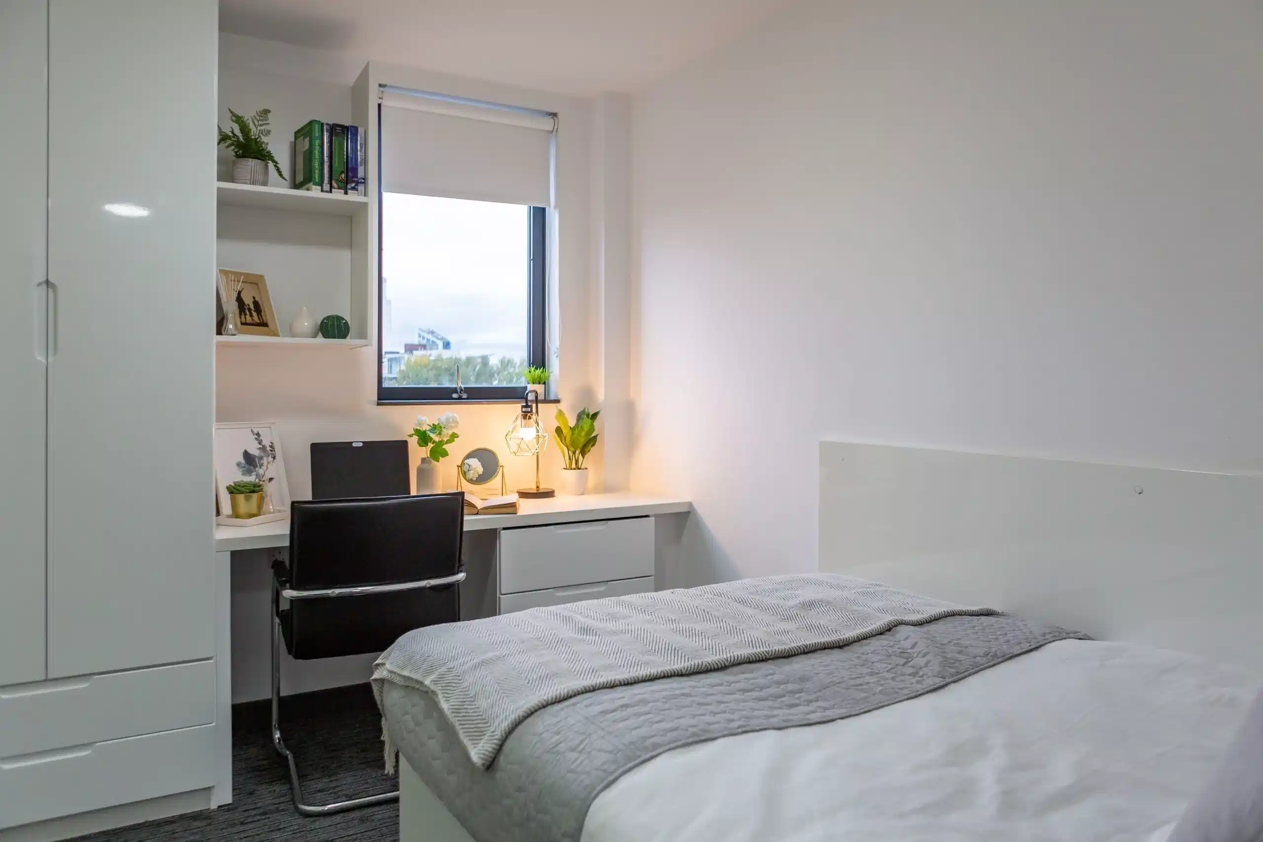 Amenities?w=400&h=260&fit=crop&q=40&auto=format&trim=auto