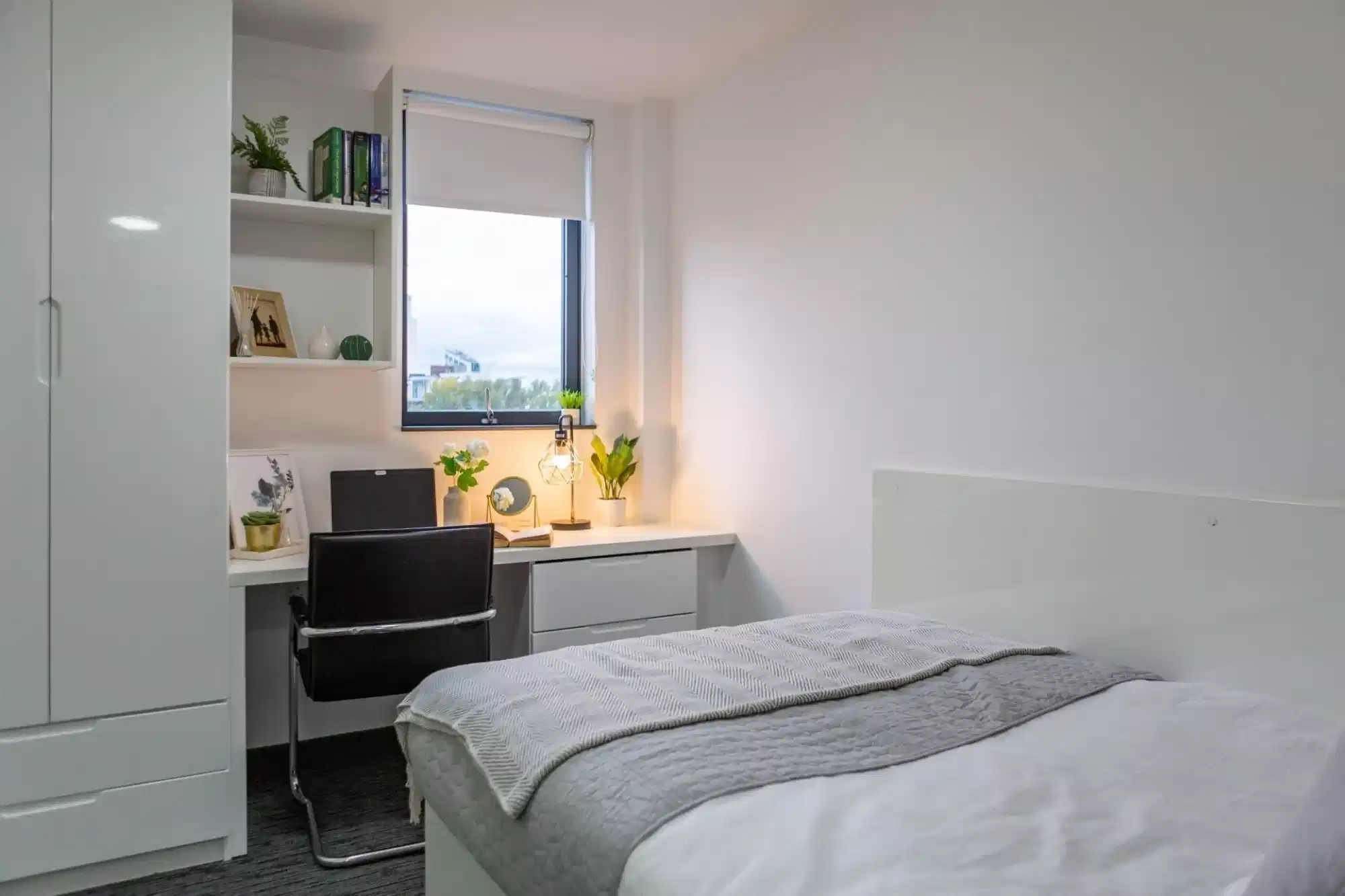 Amenities?w=400&h=260&fit=crop&q=40&auto=format&trim=auto