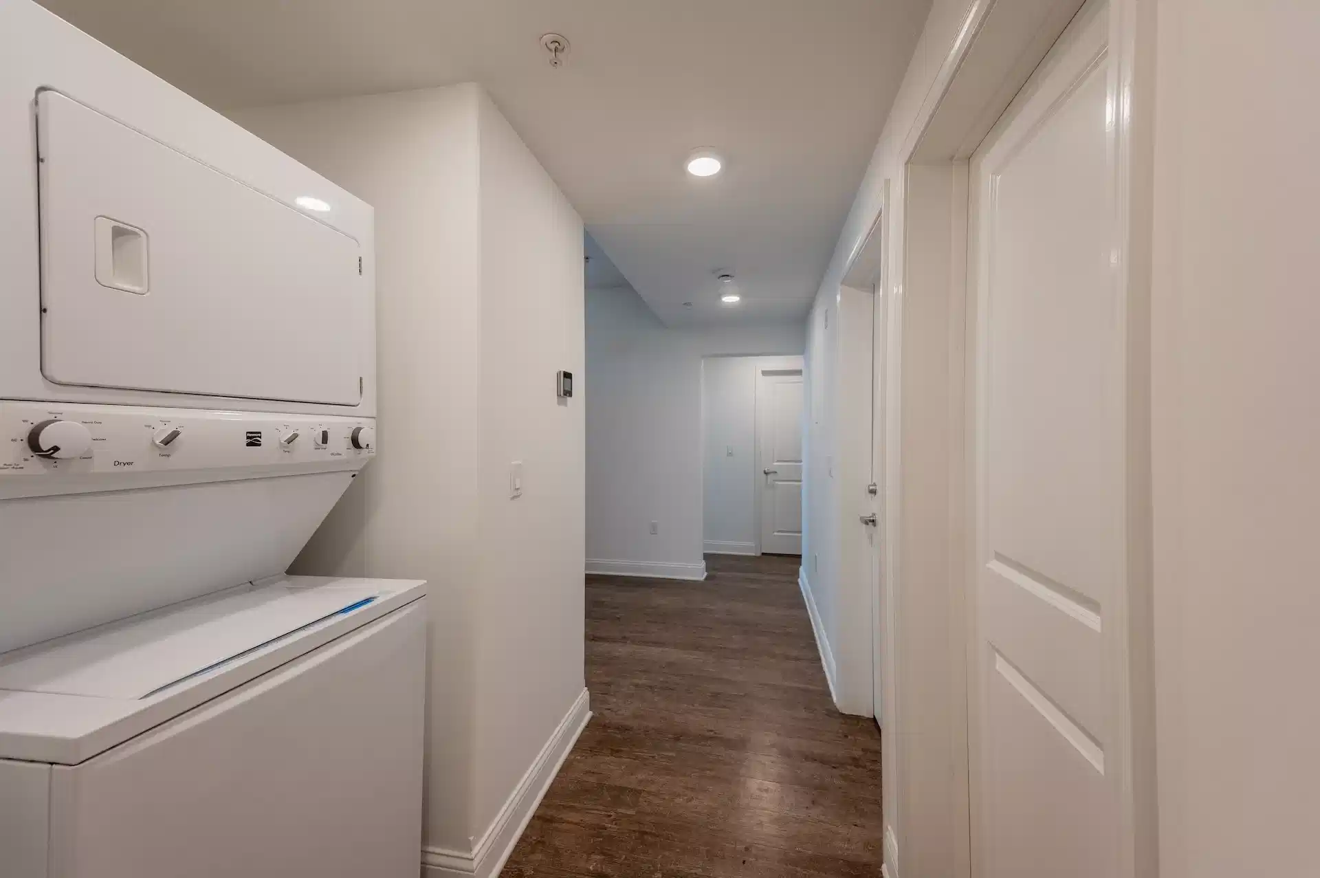 Kitchen?w=400&h=260&fit=crop&q=40&auto=format&trim=auto