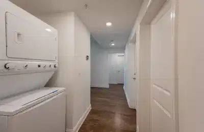 Kitchen?w=400&h=260&fit=crop&q=40&auto=format&trim=auto