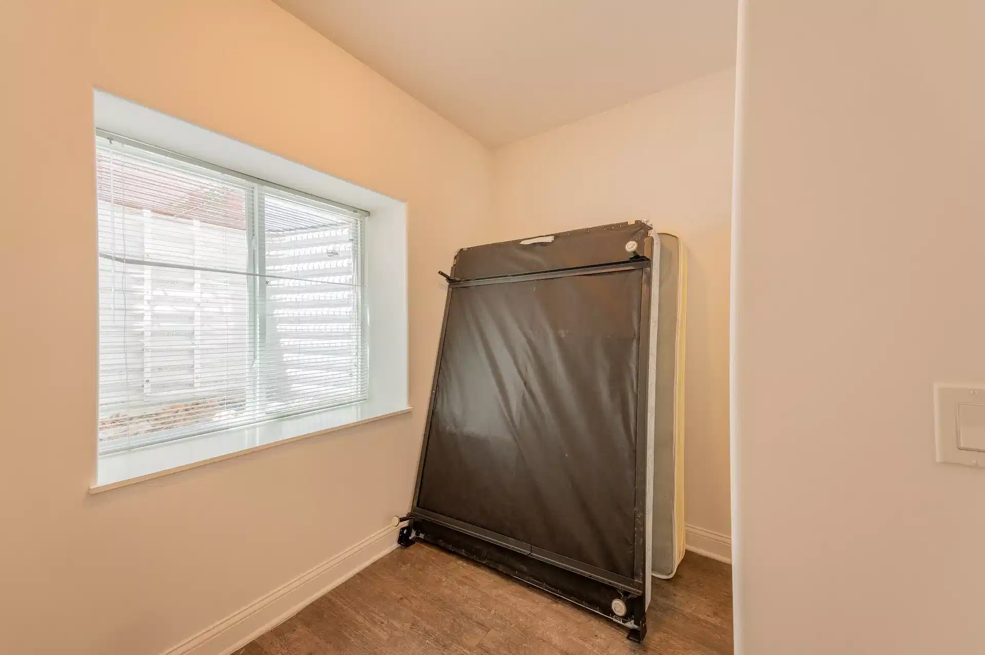 Kitchen?w=400&h=260&fit=crop&q=40&auto=format&trim=auto