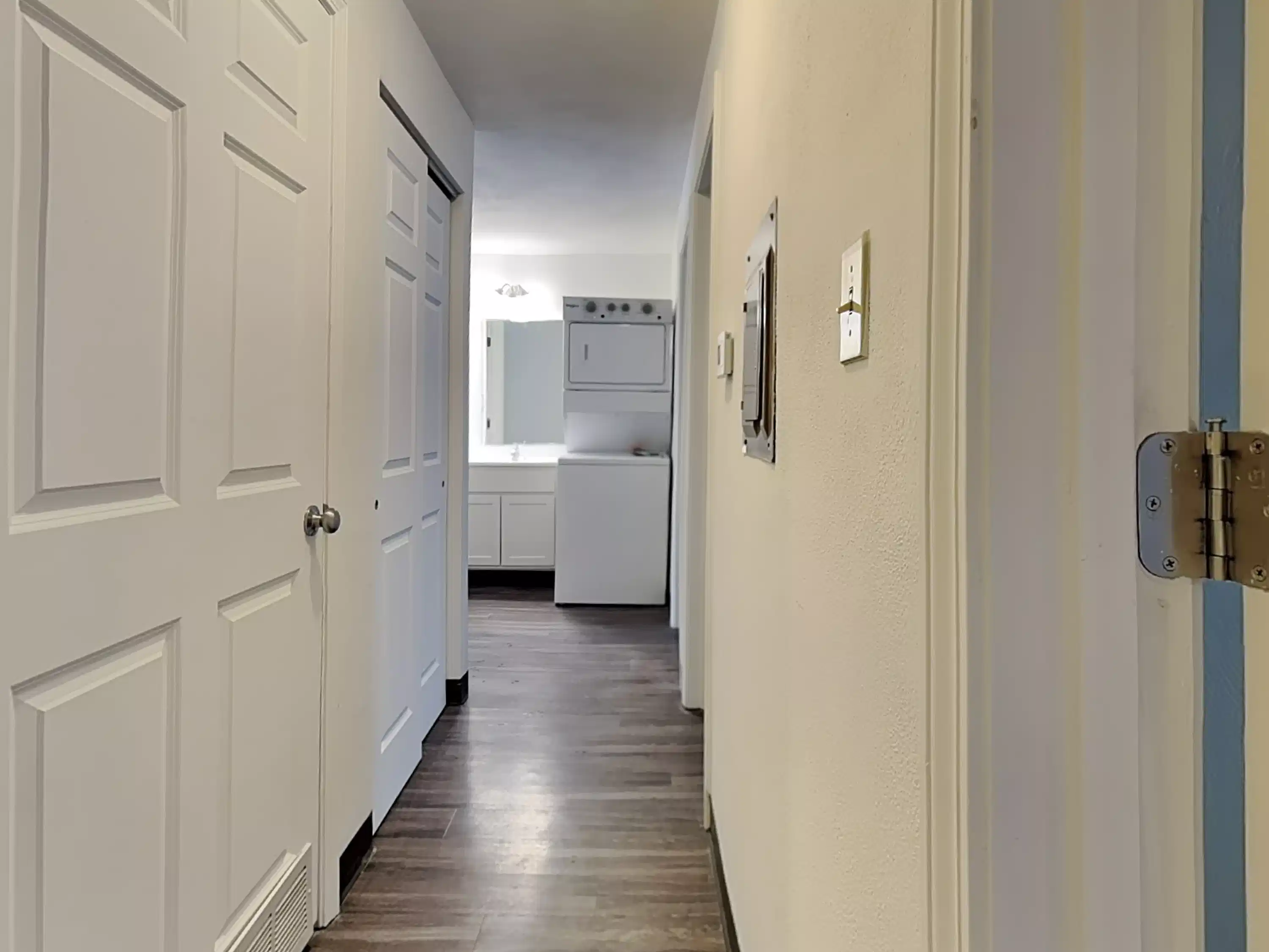 Common Area?w=400&h=260&fit=crop&q=40&auto=format&trim=auto