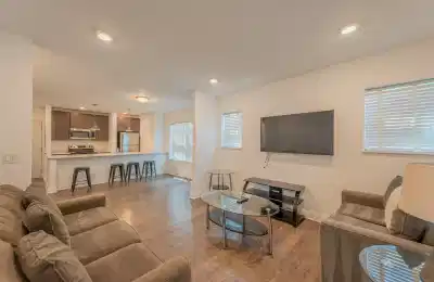 808 S 1st St-101, Champaign - Champaign, Illinois, United States - Common Area