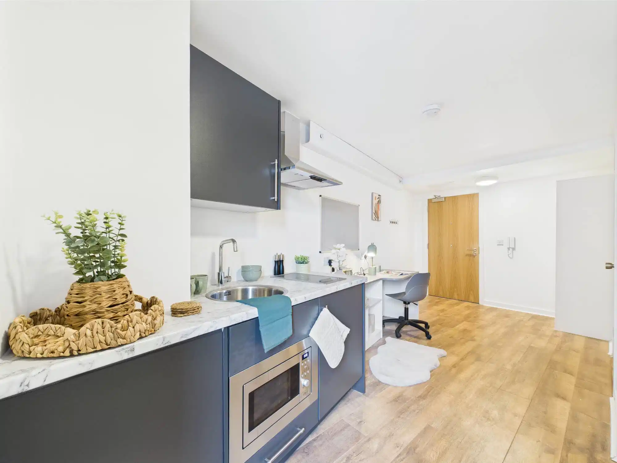 Amenities?w=400&h=260&fit=crop&q=40&auto=format&trim=auto