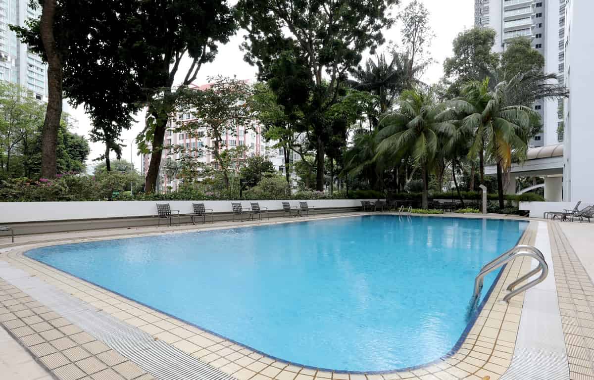 Room?w=400&h=260&fit=crop&q=40&auto=format&trim=auto