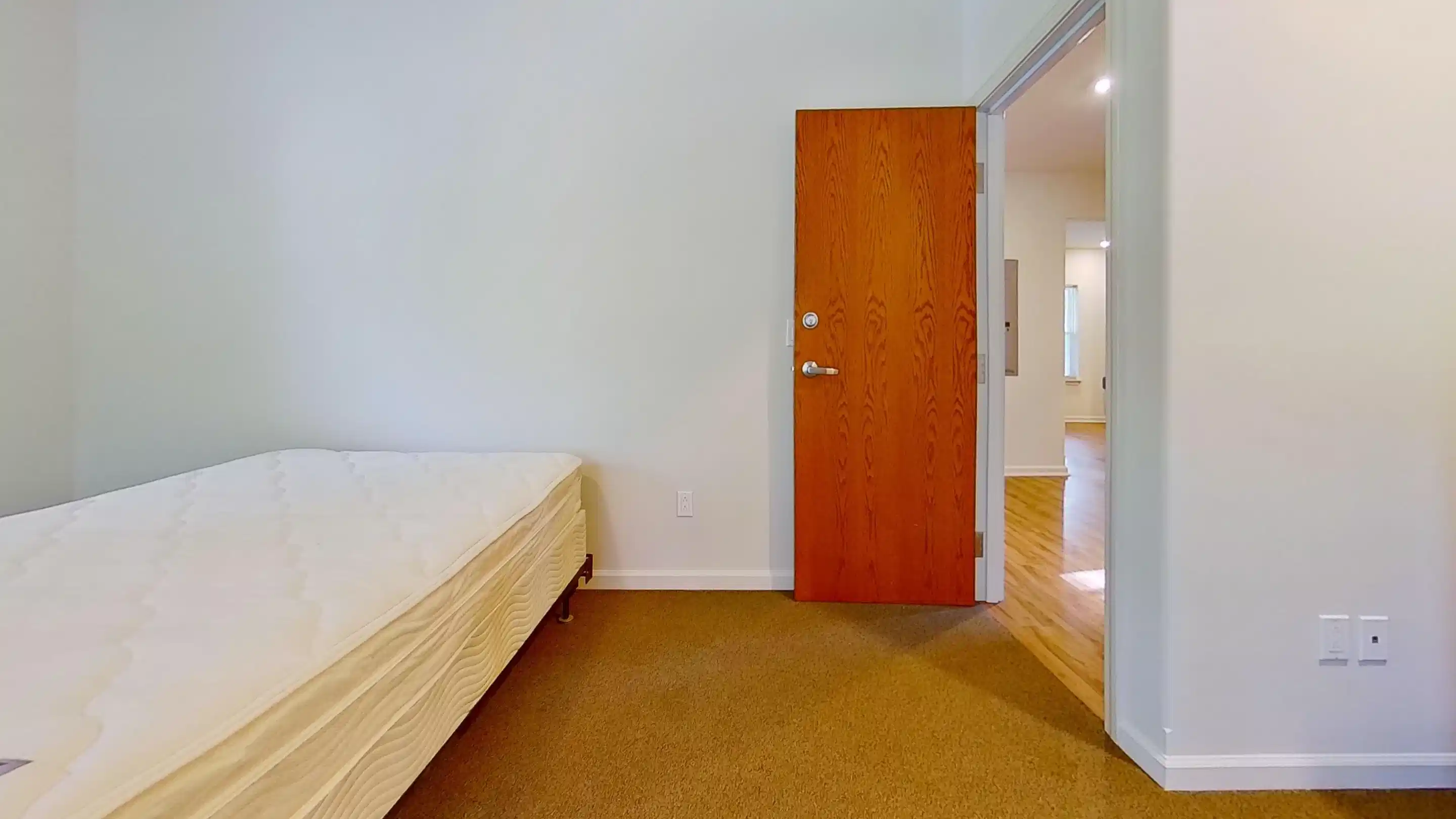 Common Area?w=400&h=260&fit=crop&q=40&auto=format&trim=auto