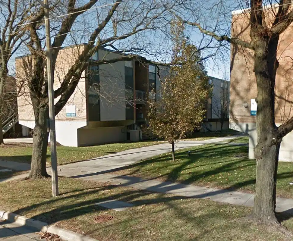 Kitchen?w=400&h=260&fit=crop&q=40&auto=format&trim=auto