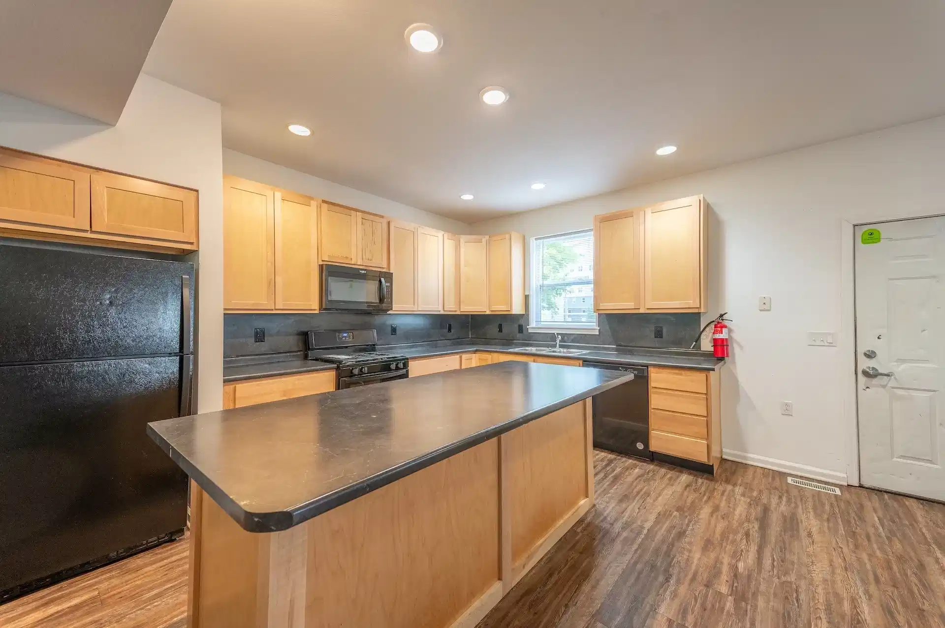 32 E Daniel St, Champaign - Champaign, Illinois, United States - 7 Bedrooms 4 Bathrooms - Kitchen