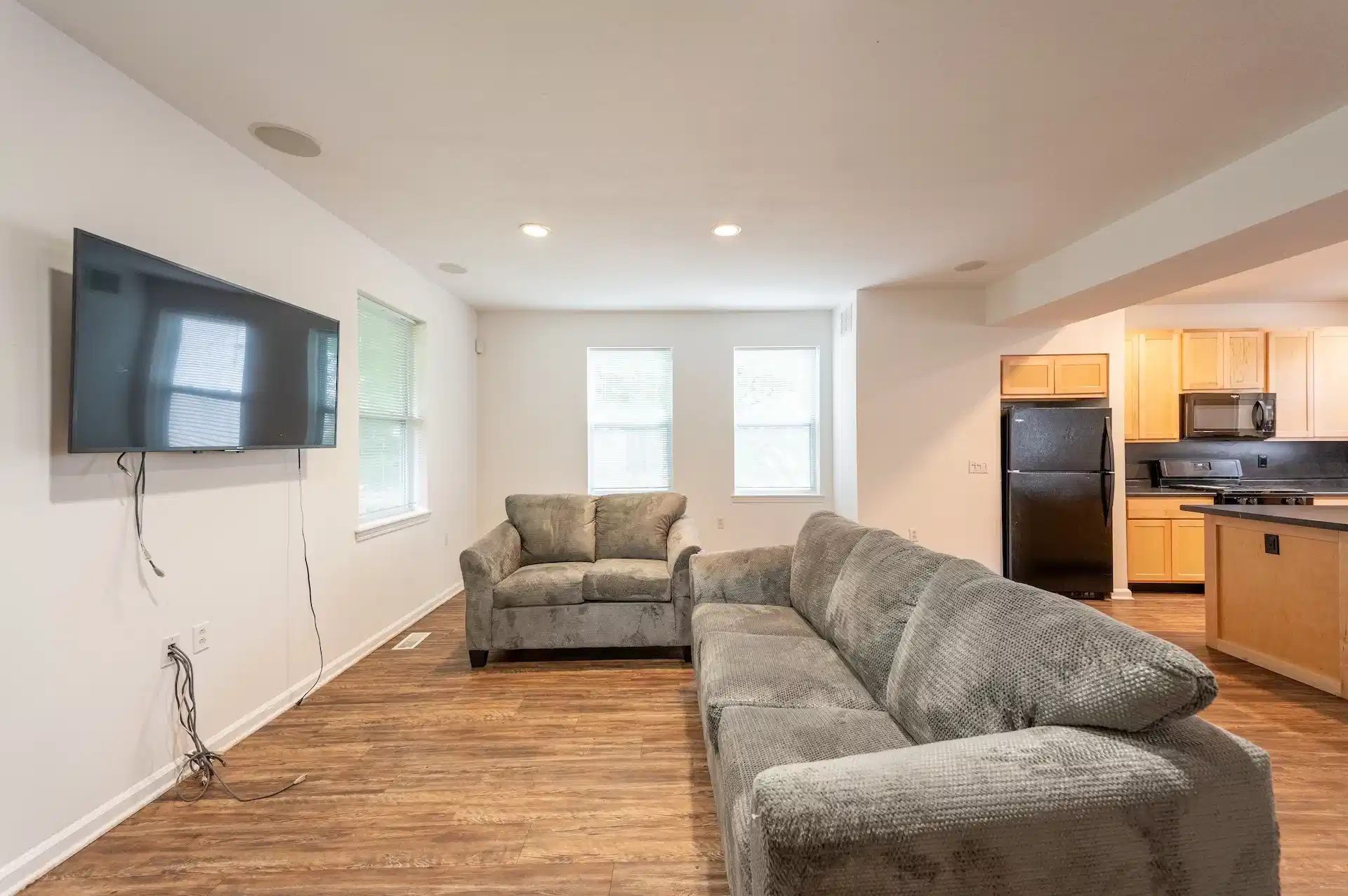 32 E Daniel St, Champaign - Champaign, Illinois, United States - 7 Bedrooms 4 Bathrooms - Common Area