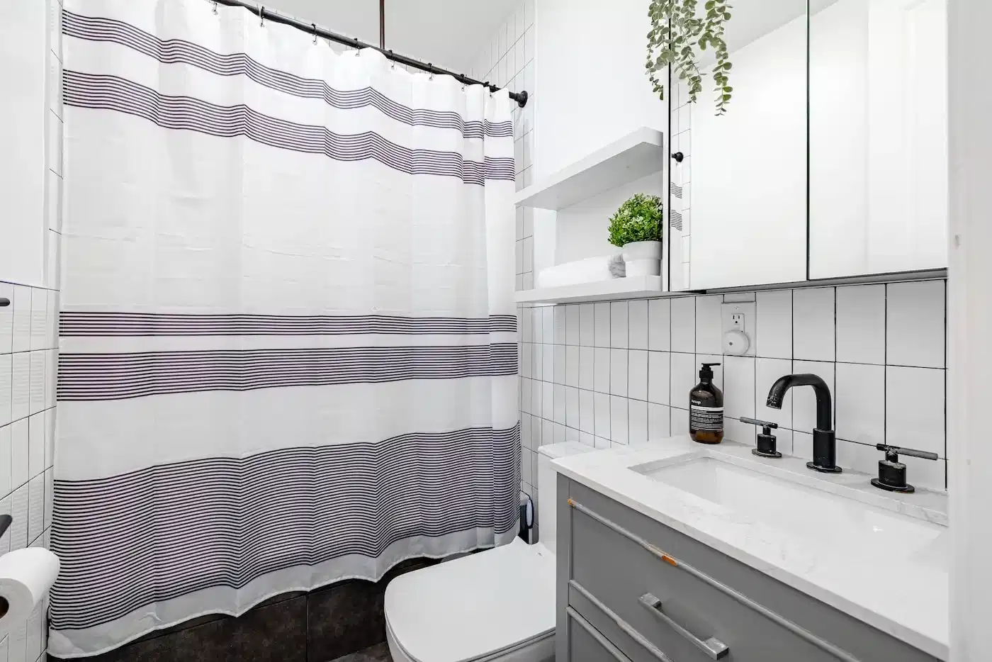 Amenities?w=400&h=260&fit=crop&q=40&auto=format&trim=auto