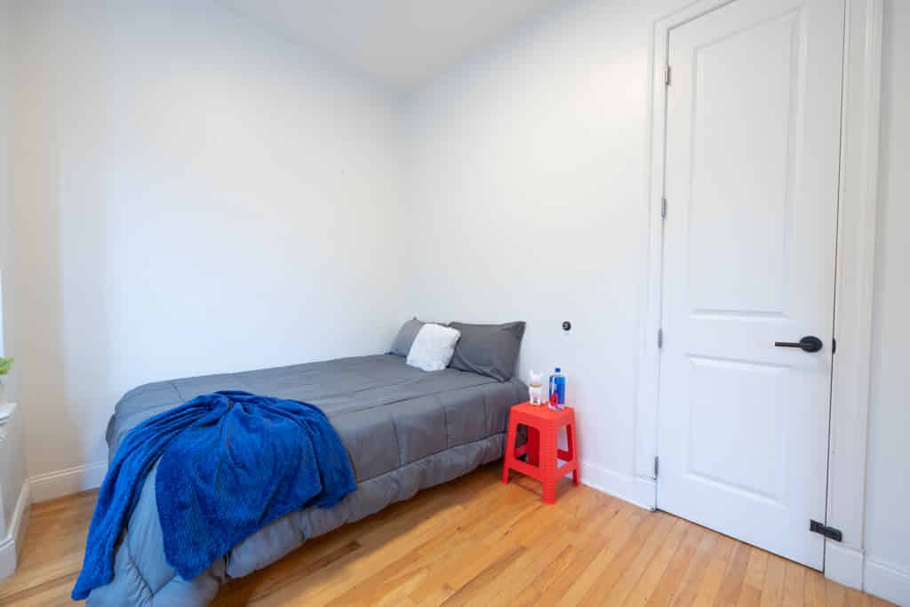 Common Area?w=400&h=260&fit=crop&q=40&auto=format&trim=auto