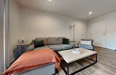 Common Area?w=400&h=260&fit=crop&q=40&auto=format&trim=auto