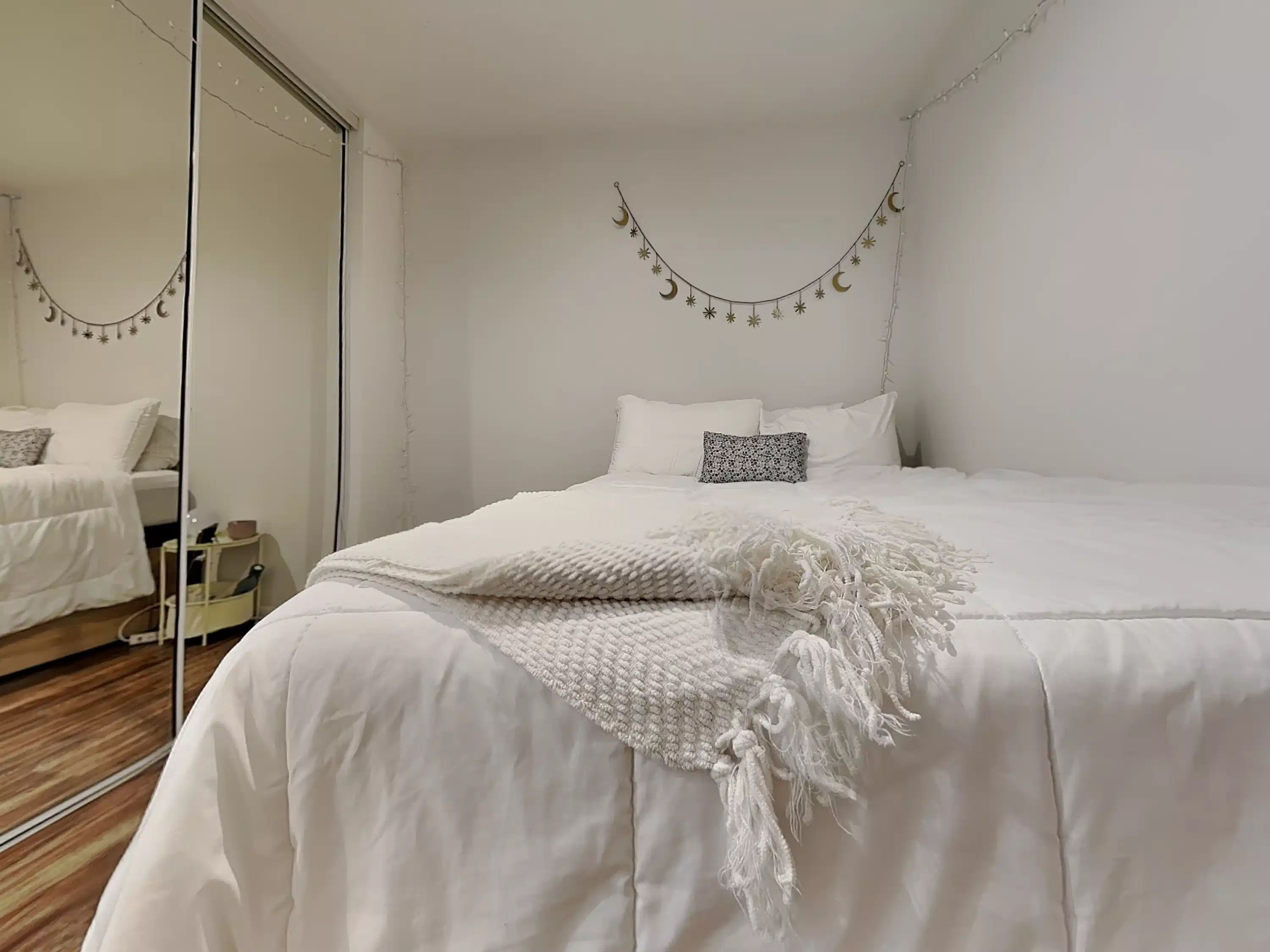 Common Area?w=400&h=260&fit=crop&q=40&auto=format&trim=auto