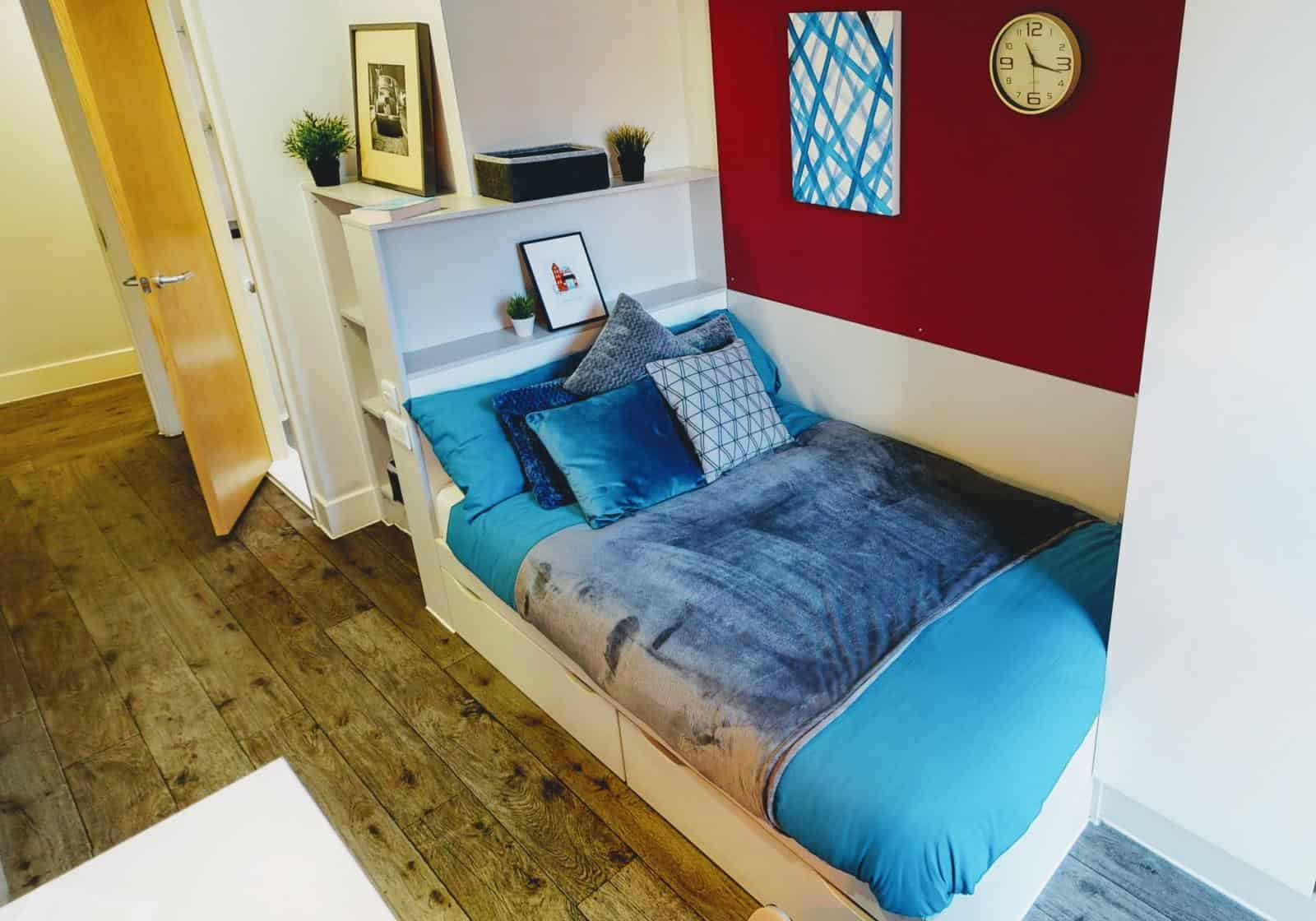 Kitchen?w=400&h=260&fit=crop&q=40&auto=format&trim=auto