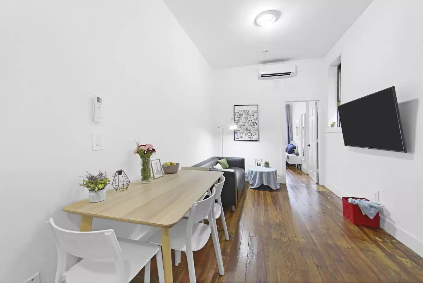 Common Area?w=400&h=260&fit=crop&q=40&auto=format&trim=auto