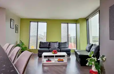 Amenities?w=400&h=260&fit=crop&q=40&auto=format&trim=auto