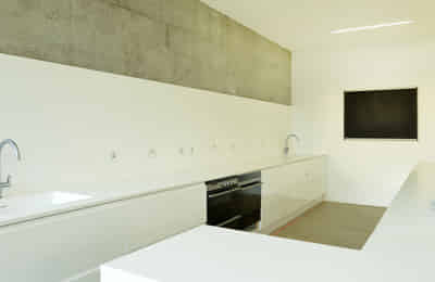 Bathroom?w=400&h=260&fit=crop&q=40&auto=format&trim=auto