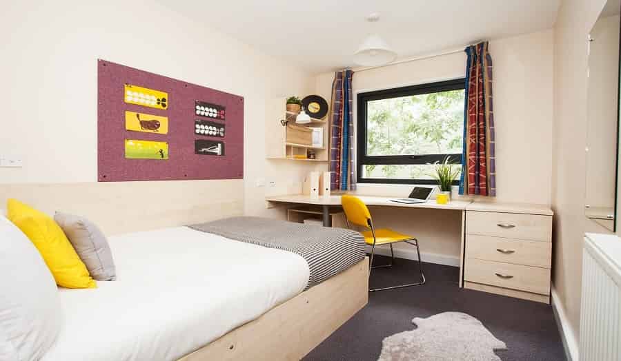 Kitchen?w=400&h=260&fit=crop&q=40&auto=format&trim=auto