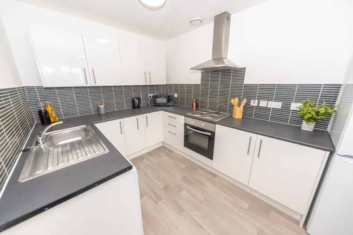 Common Area?w=400&h=260&fit=crop&q=40&auto=format&trim=auto