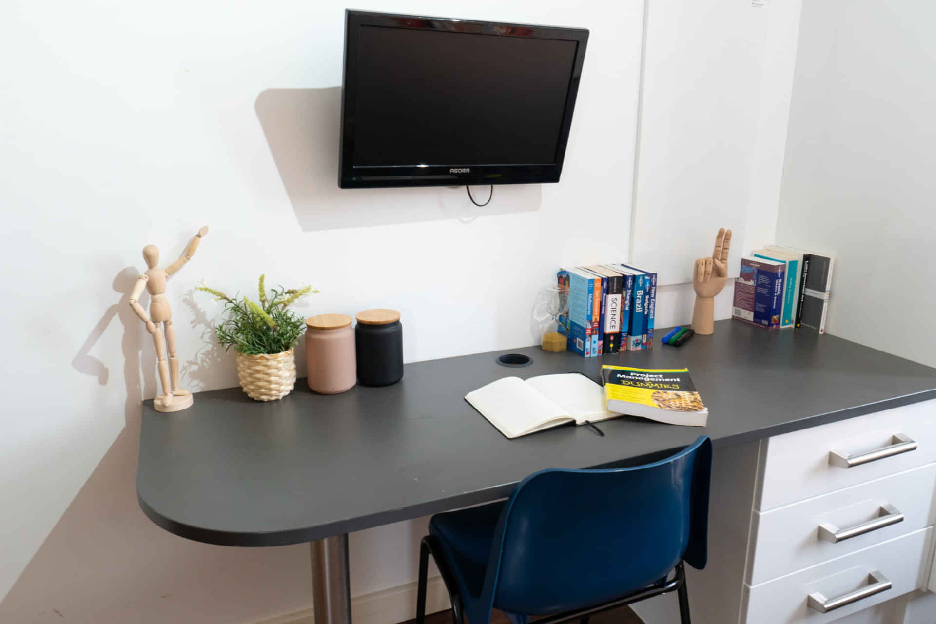 Kitchen?w=400&h=260&fit=crop&q=40&auto=format&trim=auto