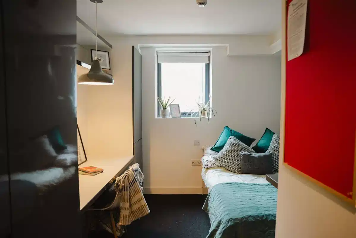 Amenities?w=400&h=260&fit=crop&q=40&auto=format&trim=auto