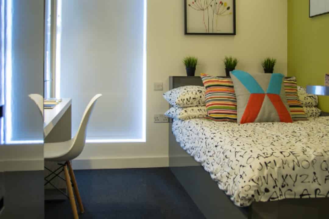 Amenities?w=400&h=260&fit=crop&q=40&auto=format&trim=auto