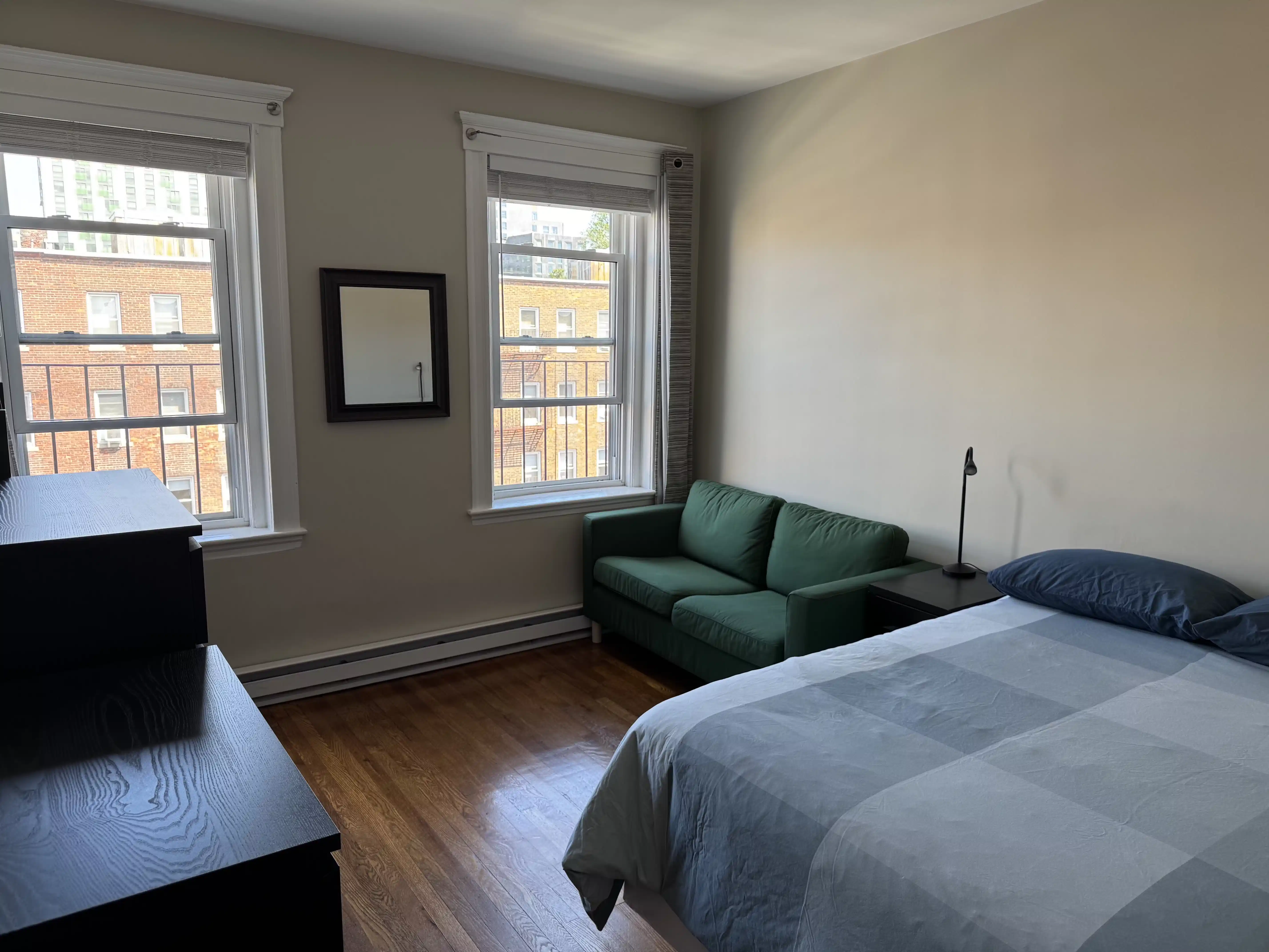 Kitchen?w=400&h=260&fit=crop&q=40&auto=format&trim=auto