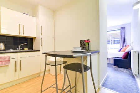 Kitchen?w=400&h=260&fit=crop&q=40&auto=format&trim=auto