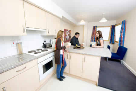 Amenities?w=400&h=260&fit=crop&q=40&auto=format&trim=auto