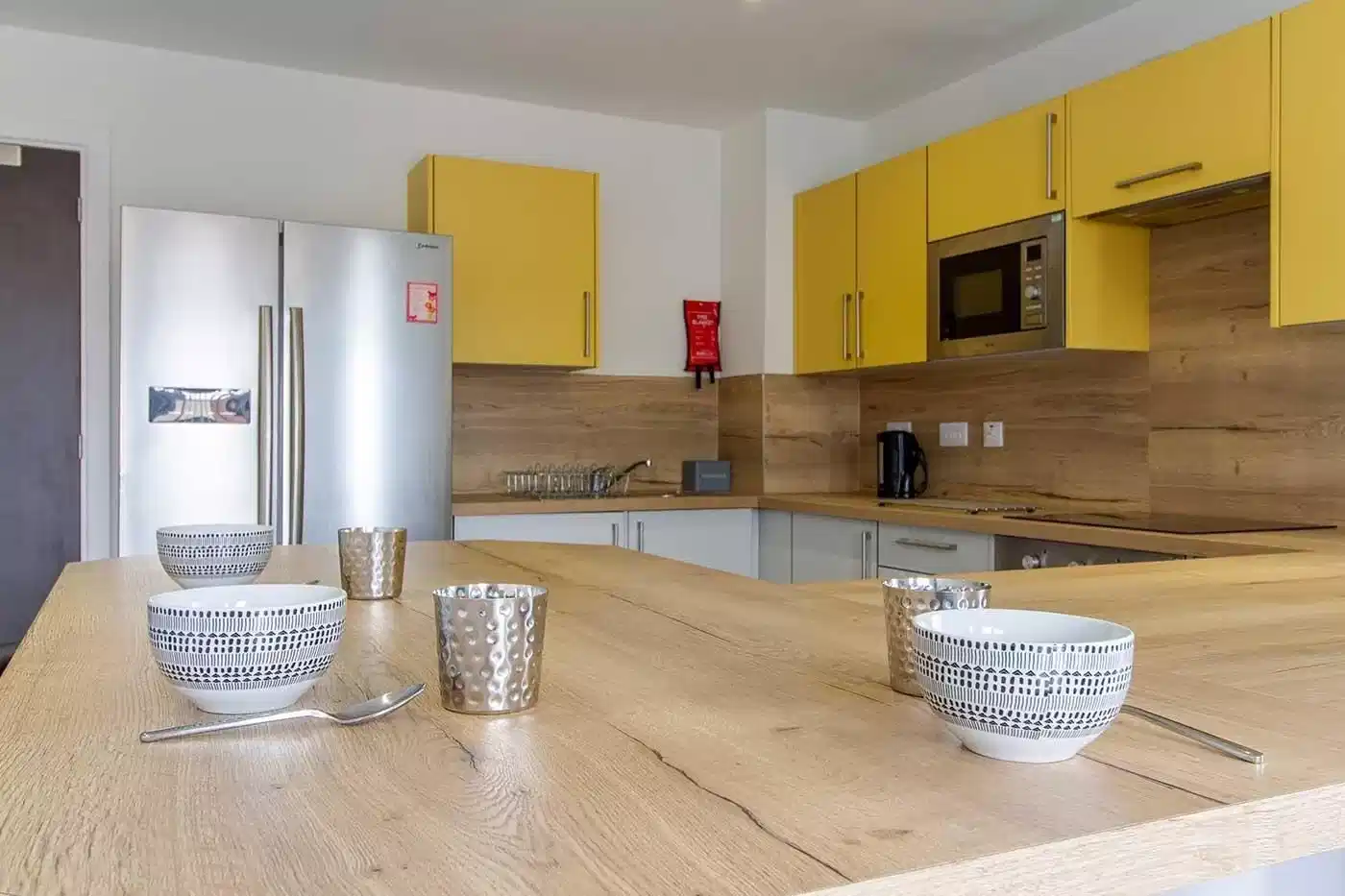 Exterior?w=400&h=260&fit=crop&q=40&auto=format&trim=auto