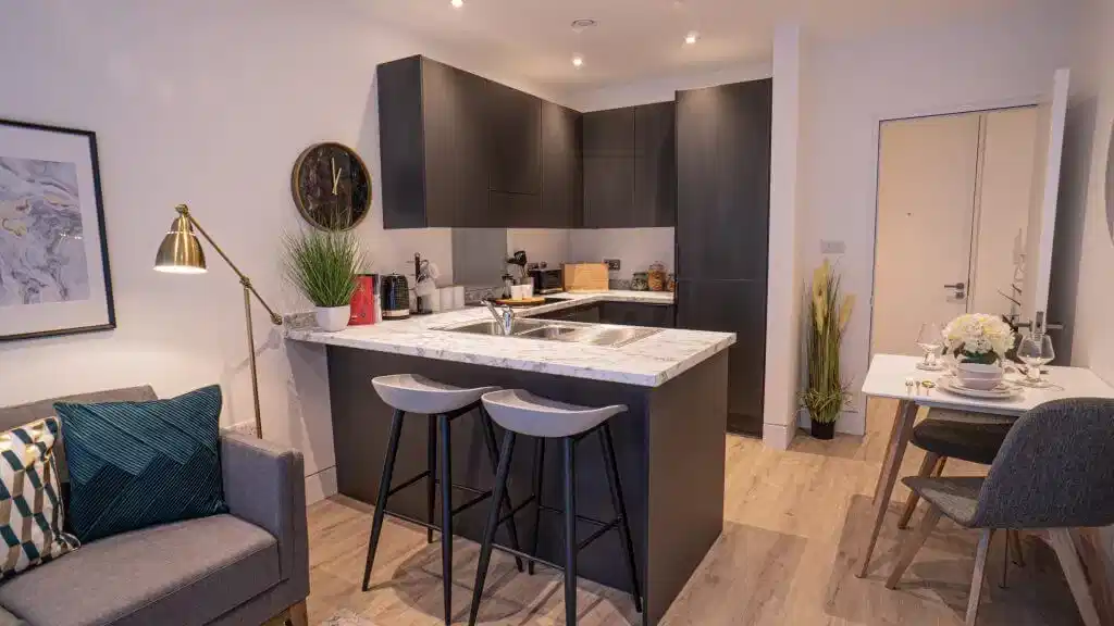 Common Area?w=400&h=260&fit=crop&q=40&auto=format&trim=auto